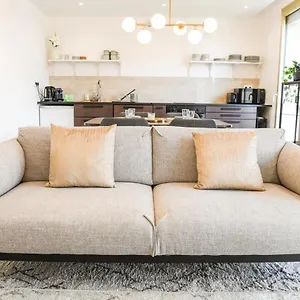 https://2-chambre-avec-balcon-et-parking.fr-provencehotel.com